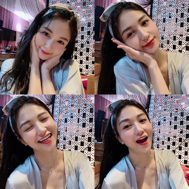 Thư Vũ đập hộp điện thoại  8