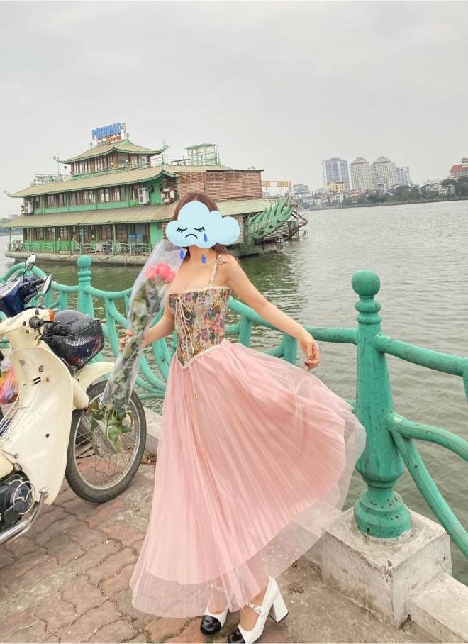 Thư Vũ đập hộp điện thoại  1