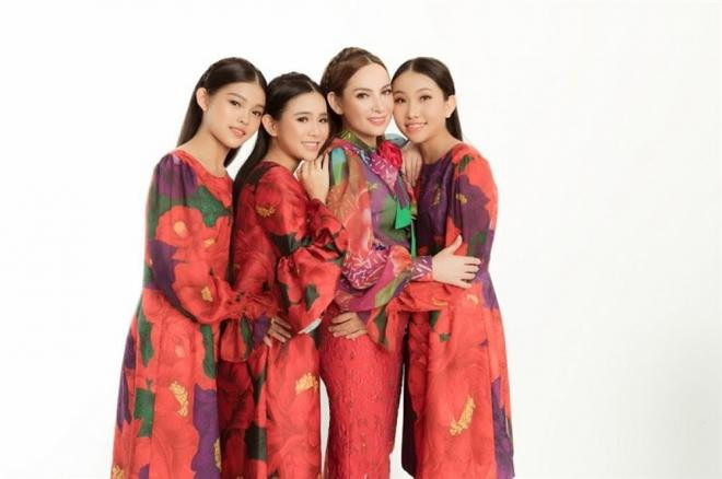 3-co-con-gai-nuoi-tai-sac-dong-loat-lam-dieu-xuc-dong-nay-cho-phi-nhung-trog-ngay-2010-5-ngoisaovn-w1000-h665 0