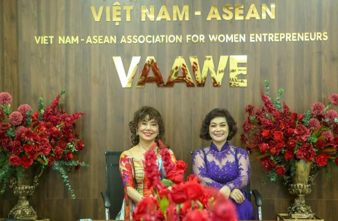 hoi-nu-doanh-nhan-VN-ASEAN-2010 (1).jpg 0