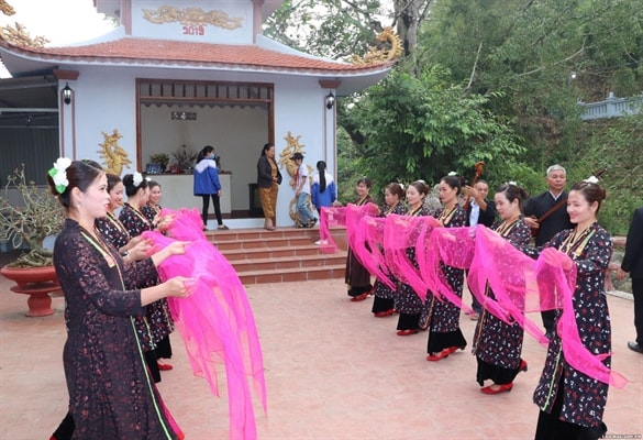 Múa tưởng nhớ công lao to lớn của Nàng Han. (Ảnh: Internet)