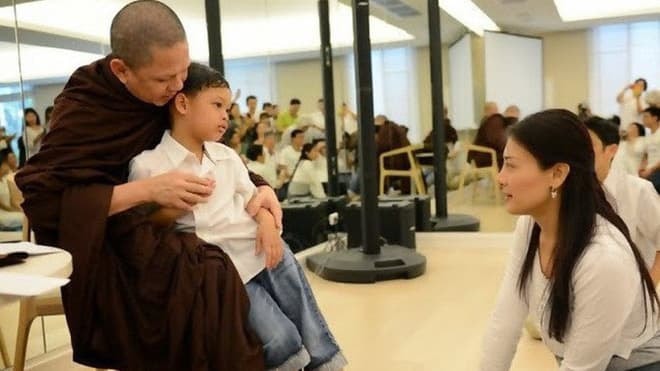  Vương phi đẹp nhất Thái Lan: Bị ép phải cạo đầu đi tu sau khi phế truất, gặp lại con trai chỉ có thể ở xa quỳ lạy 13
