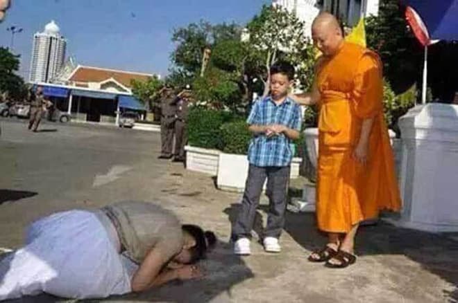  Vương phi đẹp nhất Thái Lan: Bị ép phải cạo đầu đi tu sau khi phế truất, gặp lại con trai chỉ có thể ở xa quỳ lạy 15