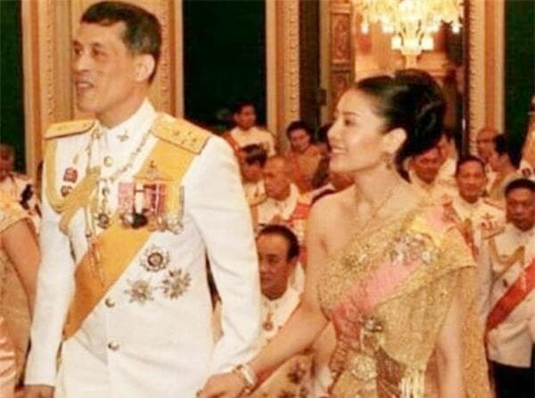  Vương phi đẹp nhất Thái Lan: Bị ép phải cạo đầu đi tu sau khi phế truất, gặp lại con trai chỉ có thể ở xa quỳ lạy 7
