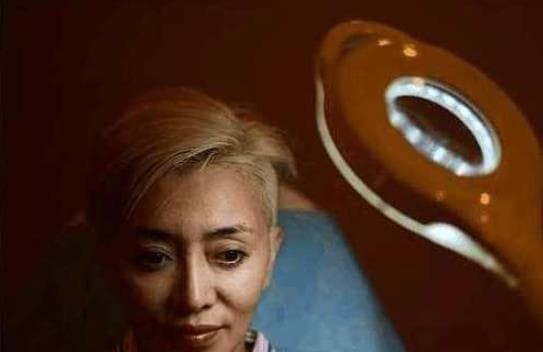Cô phẫu thuật chục lần để giống cố nghệ sĩ Mai Diễm Phương, đến khi cô nổi tiếng, Lưu Đức Hoa lần đầu gặp cô đã bật khóc 10