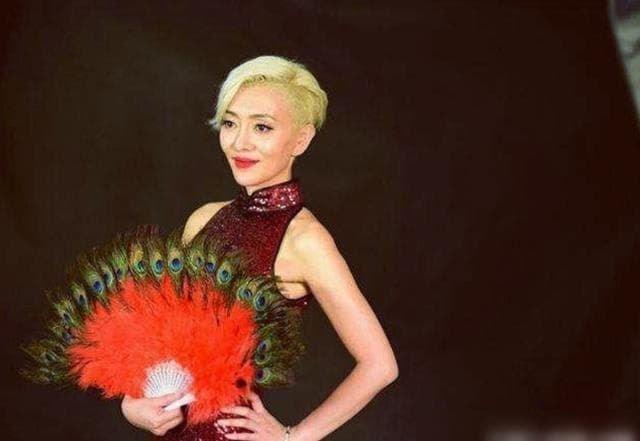 Cô phẫu thuật chục lần để giống cố nghệ sĩ Mai Diễm Phương, đến khi cô nổi tiếng, Lưu Đức Hoa lần đầu gặp cô đã bật khóc 8