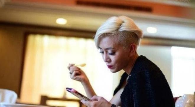 Cô phẫu thuật chục lần để giống cố nghệ sĩ Mai Diễm Phương, đến khi cô nổi tiếng, Lưu Đức Hoa lần đầu gặp cô đã bật khóc 11