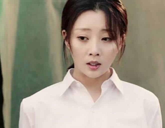 Tại sao Dương quý phi xấu nhất lịch sử Hoa ngữ luôn có một 'vảy máu' trên miệng? Ai cũng nghĩ đó là bệnh nhưng sự thật là... 4