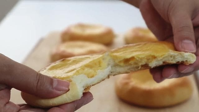 bánh mì nhân trứng sữa 1