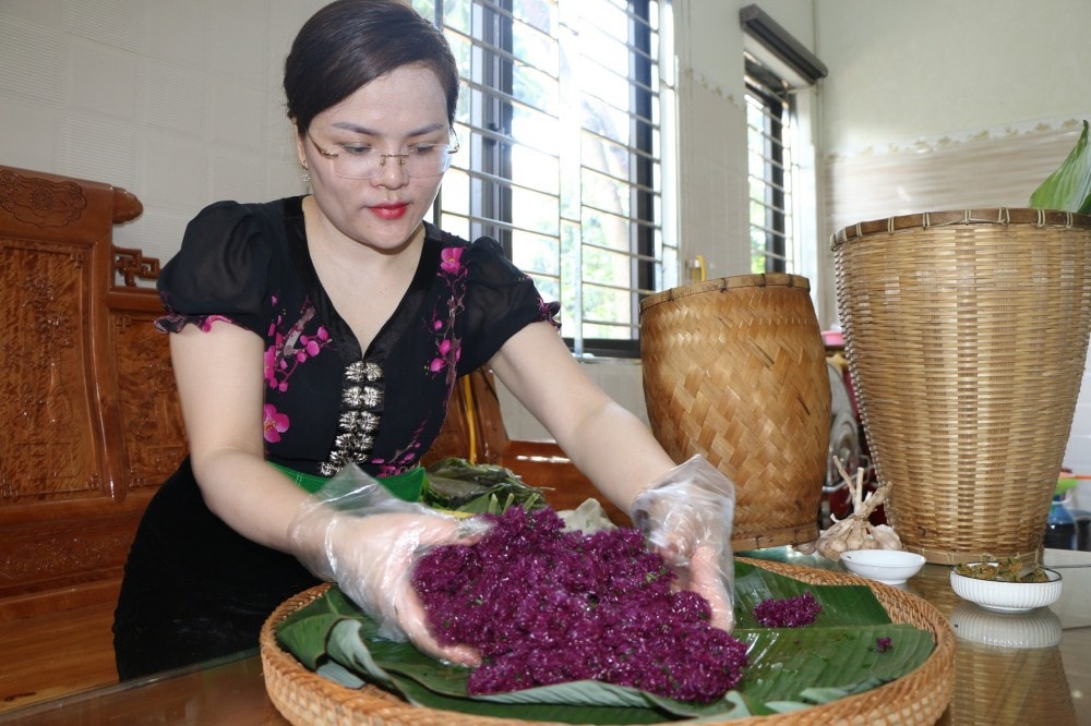 Món ăn đặc sắc nhất phải kể đến món xôi trám