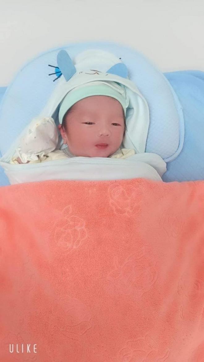 saka-truong-tuyen-khoe-anh-hanh-phuc-ben-ong-xa-va-con-trai-cung-vai-ngay-tuoi-nhan-sac-me-bim-sua-gay-chu-y-4-ngoisaovn-w1152-h2048 3