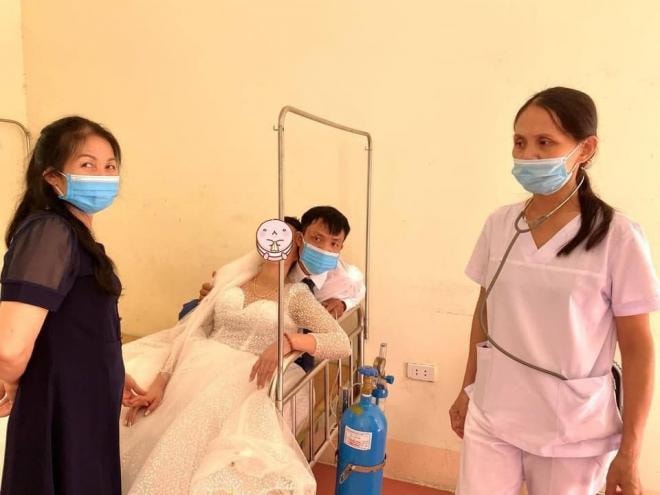 Xôn xao cô dâu ngất xỉu vì quá hồi hộp trước đám cưới, được trang bị bình oxy chở thẳng về nhà chồng 5