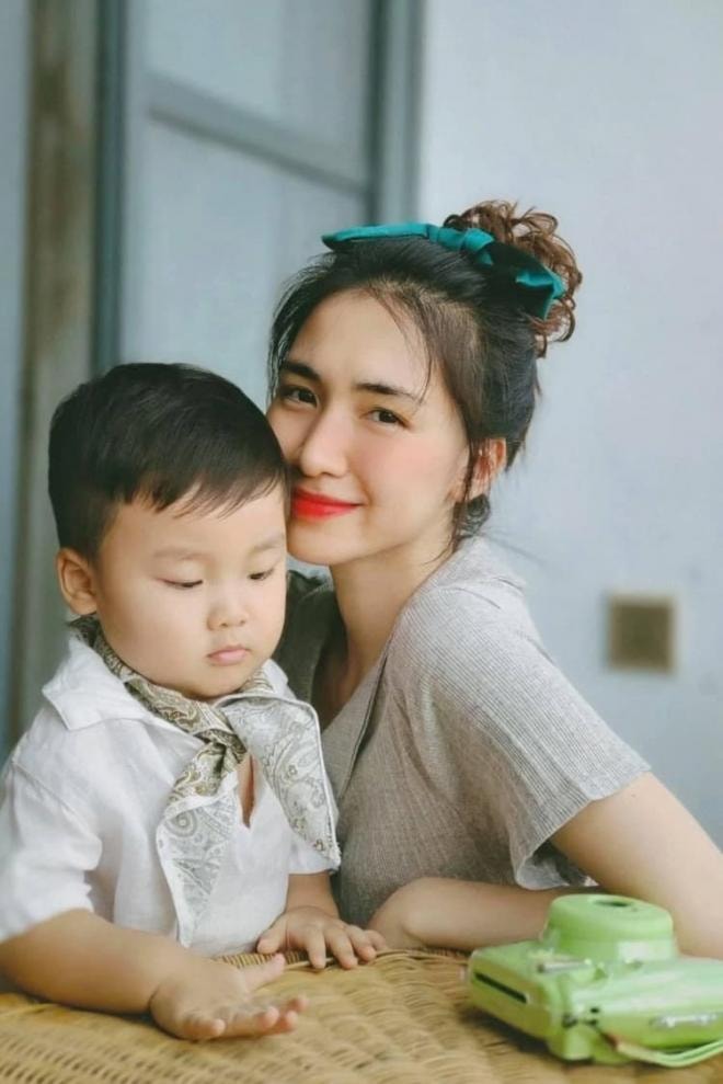 moi-2-tuoi-con-trai-hoa-minzy-da-tu-lam-1-viec-voi-bo-thieu-gia-dang-o-uc-5-ngoisaovn-w750-h1124 5