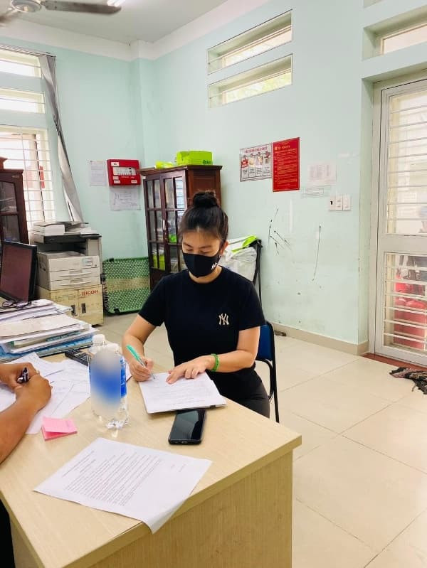 du-da-khang-dinh-ly-hon-voi-phuoc-sang-nha-hang-cua-kim-thu-tiep-tuc-bi-tat-mam-tom-sau-man-de-doa-5-ngoisaovn-w600-h799 0 du-da-khang-dinh-ly-hon-voi-phuoc-sang-nha-hang-cua-kim-thu-tiep-tuc-bi-tat-mam-tom-sau-man-de-doa-5-ngoisaovn-w600-h799 0