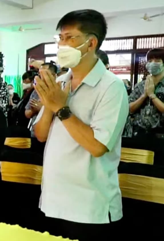 phuoc-sang-hiem-hoi-xuat-hien-voi-dang-ve-u-buon-giua-luc-vo-cu-kim-thu-bi-chu-no-cu-de-doat-va-tat-mam-tom-10-ngoisaovn-w574-h843 2 phuoc-sang-hiem-hoi-xuat-hien-voi-dang-ve-u-buon-giua-luc-vo-cu-kim-thu-bi-chu-no-cu-de-doat-va-tat-mam-tom-10-ngoisaovn-w574-h843 2