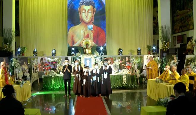 phuoc-sang-hiem-hoi-xuat-hien-voi-dang-ve-u-buon-giua-luc-vo-cu-kim-thu-bi-chu-no-cu-de-doat-va-tat-mam-tom-1-ngoisaovn-w1584-h930 0 phuoc-sang-hiem-hoi-xuat-hien-voi-dang-ve-u-buon-giua-luc-vo-cu-kim-thu-bi-chu-no-cu-de-doat-va-tat-mam-tom-1-ngoisaovn-w1584-h930 0