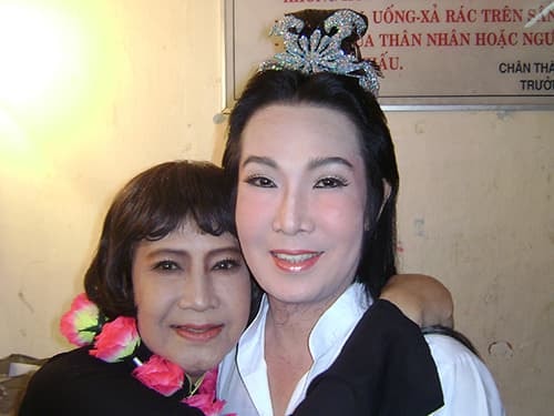 cuoc-song-co-don-benh-tat-nhung-van-lac-quan-cua-nguoi-thay-dang-kinh-cua-22ong-hoang-cai-luong-ho-quang22-vu-linh-10-ngoisaovn-w500-h375 6