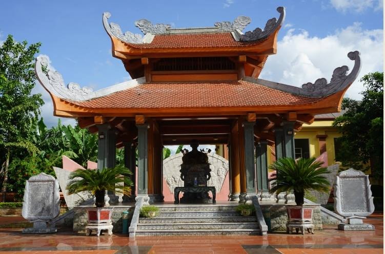 Di tích lưu niệm nơi Bác Hồ nói chuyện với nhân dân các dân tộc huyện Yên Châu tại Tiểu khu 5, thị trấn Yên Châu, huyện Yên Châu, tỉnh Sơn La