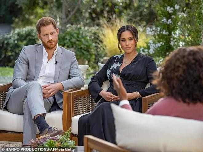 Lần đầu lên show lớn sau khi sinh con, Meghan đã bị MC Úc 'cà khịa' đầy thâm thúy  6
