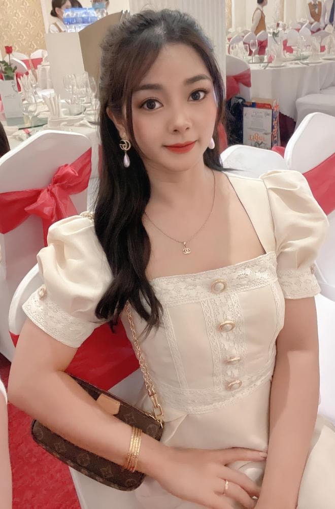 Ngô Lệ Quyên 'Phố trong làng' 0