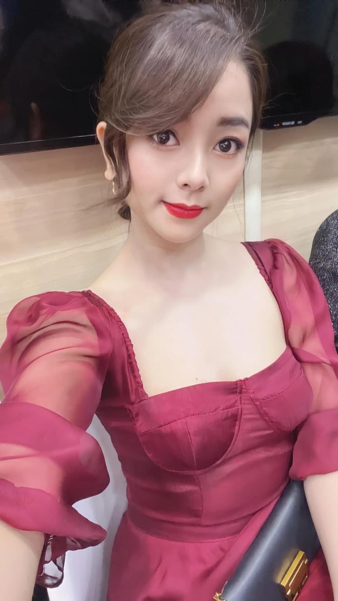 Ngô Lệ Quyên 'Phố trong làng' 1