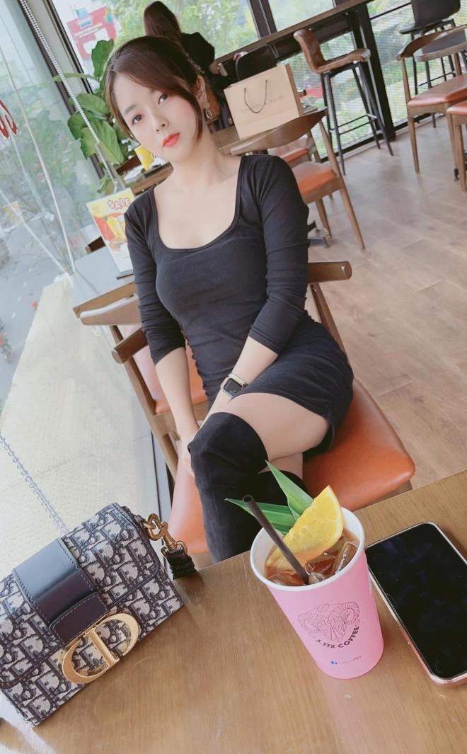 Ngô Lệ Quyên 'Phố trong làng' 2