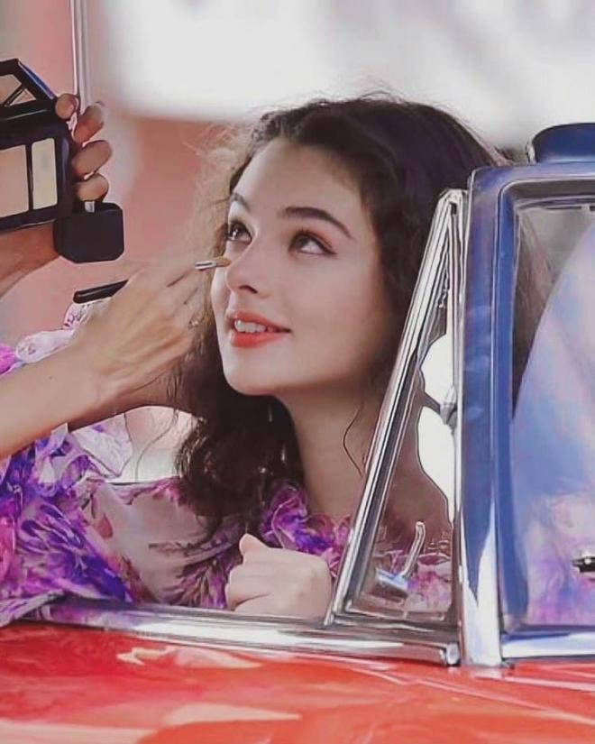 Dân mạng phát sốt vì con gái 17 tuổi của tượng đài nhan sắc Ý Monica và tài tử Pháp Vincent, nhặt toàn nét 'cực phẩm' này không đẹp mới lạ  4