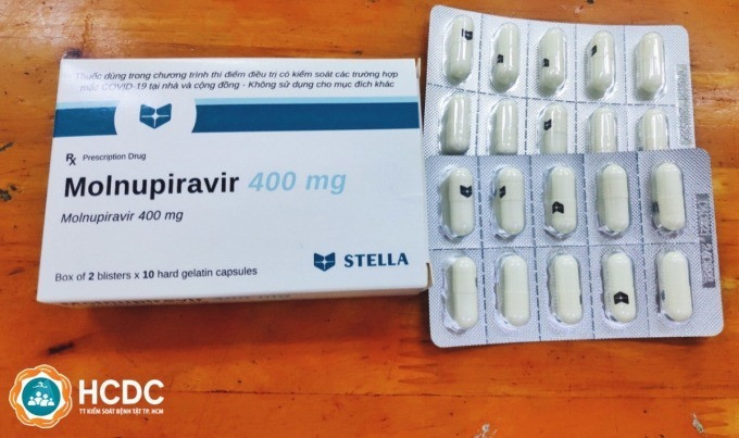 Thuốc kháng virus molnupiravir được cấp phát miễn phí cho F0 nhẹ để điều trị Covid-19. Ảnh:HCDC