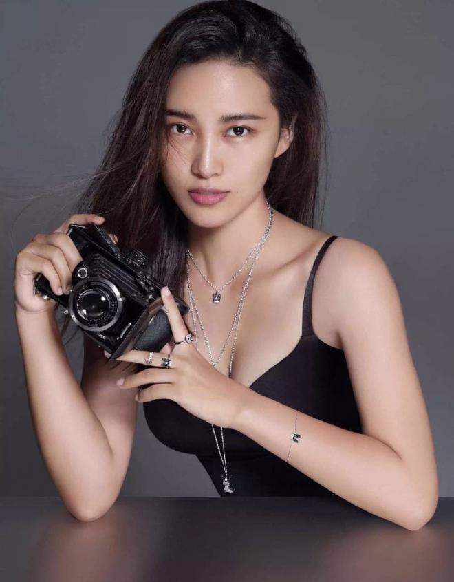 Dior phải xin lỗi vì tranh cãi 'phụ nữ Trung Quốc xấu xí' với hình ảnh nước da ngăm đen, đôi mắt một mí thâm quầng 'dọa ma'  14