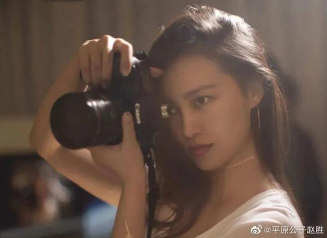Dior phải xin lỗi vì tranh cãi 'phụ nữ Trung Quốc xấu xí' với hình ảnh nước da ngăm đen, đôi mắt một mí thâm quầng 'dọa ma'  5