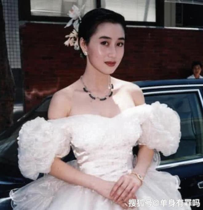 Nhìn ảnh 58 tuổi của Hoa hậu Lợi Trí mới biết sao Lý Liên Kiệt bỏ vợ để cưới, các bà vợ của trùm sòng bạc Macau chỉ muốn 'đuổi cùng giết tận' 5