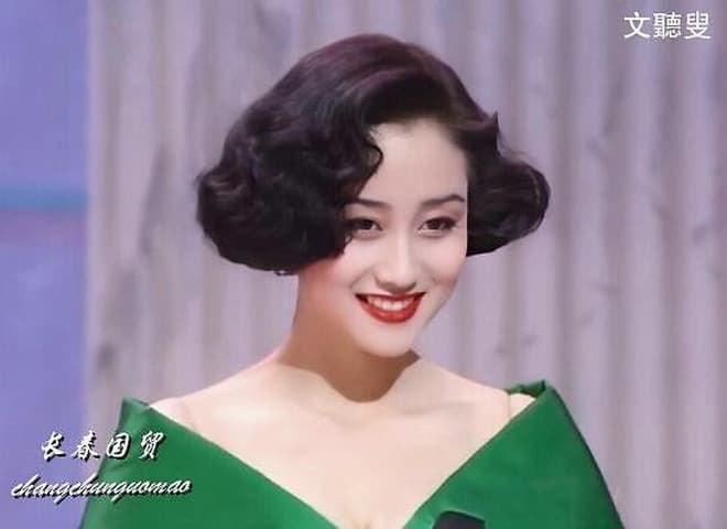 Nhìn ảnh 58 tuổi của Hoa hậu Lợi Trí mới biết sao Lý Liên Kiệt bỏ vợ để cưới, các bà vợ của trùm sòng bạc Macau chỉ muốn 'đuổi cùng giết tận' 0