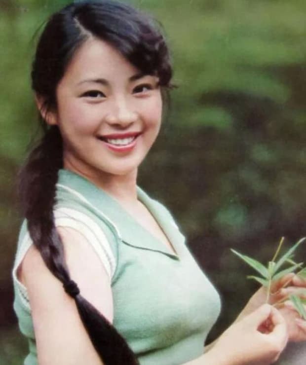 Nhìn ảnh 58 tuổi của Hoa hậu Lợi Trí mới biết sao Lý Liên Kiệt bỏ vợ để cưới, các bà vợ của trùm sòng bạc Macau chỉ muốn 'đuổi cùng giết tận' 14