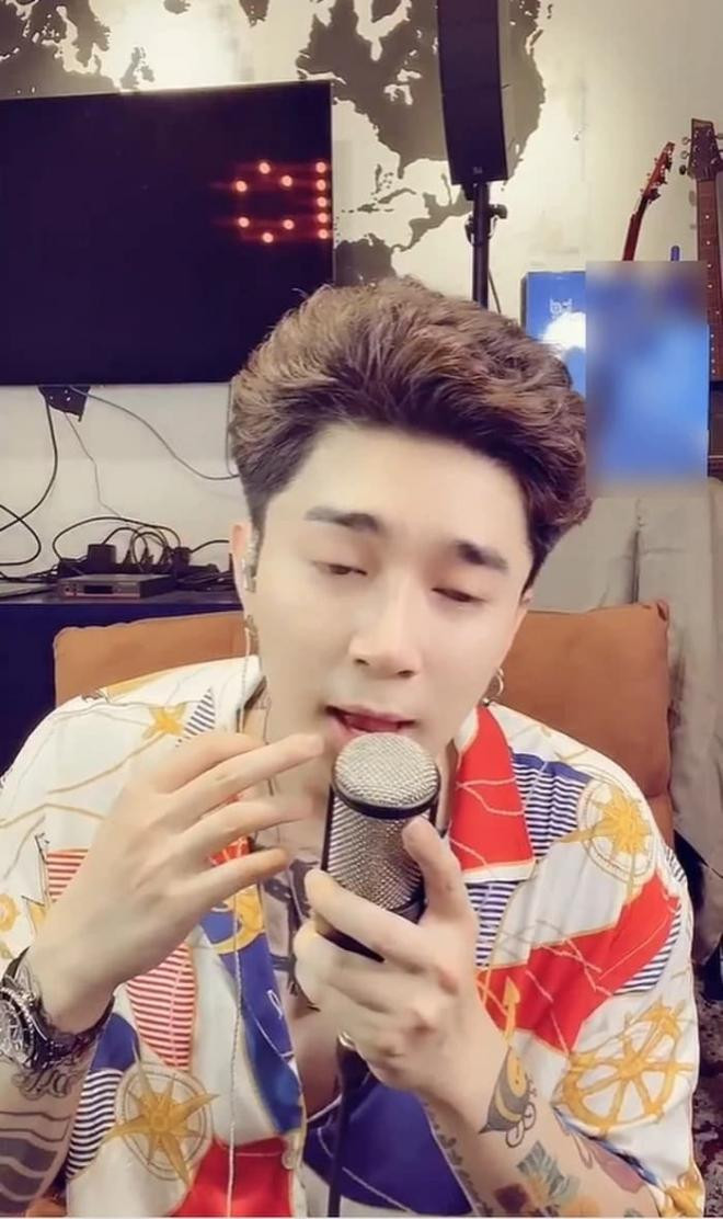 chi-dan-bat-ngo-de-cap-den-lan-ngoc-mot-cach-thoai-mai-tren-song-livestream-sau-don-doan-da-chia-tay-2-ngoisaovn-w700-h1180 2