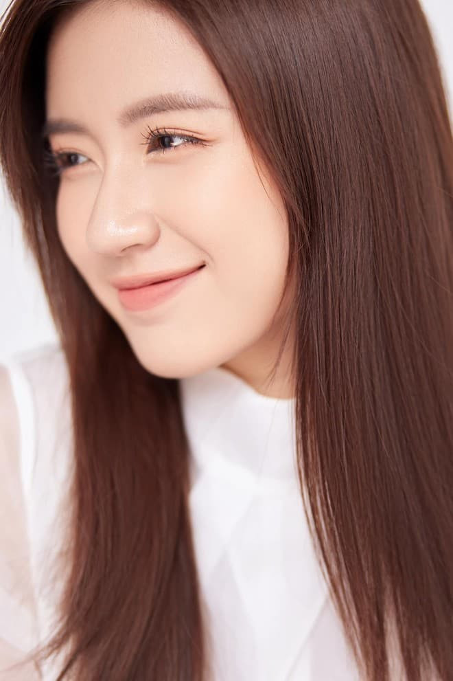 ve-dep-trong-veo-cua-nu-dien-vien-tan-binh-trong-thuong-ngay-nang-ve-1637820536-2.jpg 0