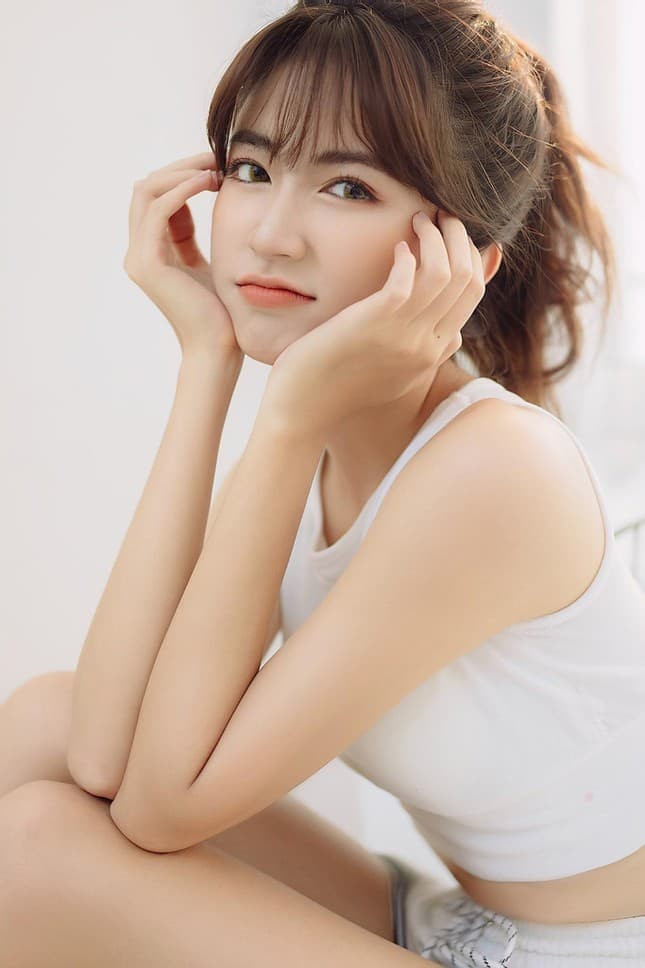 ve-dep-trong-veo-cua-nu-dien-vien-tan-binh-trong-thuong-ngay-nang-ve-1637820536-2.jpg 1