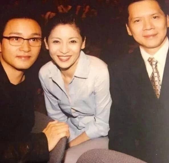Bà xã ông trùm mafia Hong Kong: Bông hồng thép khiến Hướng Hoa Cường si mê cả đời, bao mỹ nữ showbiz vây quanh vẫn không thay lòng đổi dạ 11