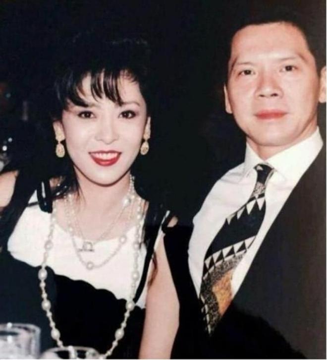 Bà xã ông trùm mafia Hong Kong: Bông hồng thép khiến Hướng Hoa Cường si mê cả đời, bao mỹ nữ showbiz vây quanh vẫn không thay lòng đổi dạ 7