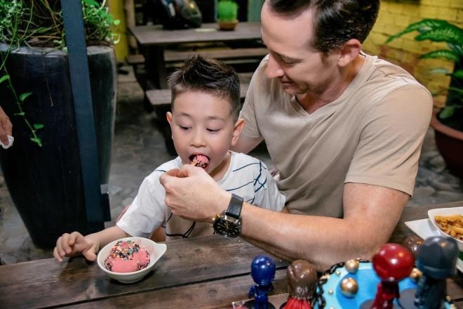 Thảo Trang và con trai 0