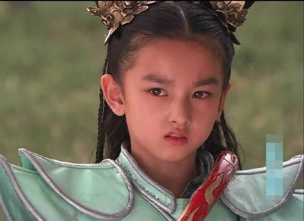 'Cậu bé' Na Tra đáng yêu ngày nào giờ đã lớn, ảnh mới xinh đẹp gợi cảm khiến dân mạng trầm trồ, nhan sắc được nhận xét sánh ngang Trương Bá Chi 2