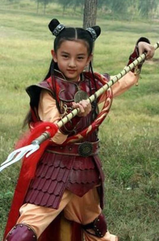 'Cậu bé' Na Tra đáng yêu ngày nào giờ đã lớn, ảnh mới xinh đẹp gợi cảm khiến dân mạng trầm trồ, nhan sắc được nhận xét sánh ngang Trương Bá Chi 7
