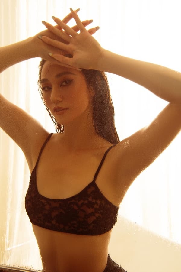 khanh-my-22doi-khi-nghi-ma-chan-showbiz-vi-tai-nang-khong-bang-nhieu-tien-lau-lau-lai-reo-ten-nhau-vi-chung-bo22-7-ngoisaovn-w600-h900 1