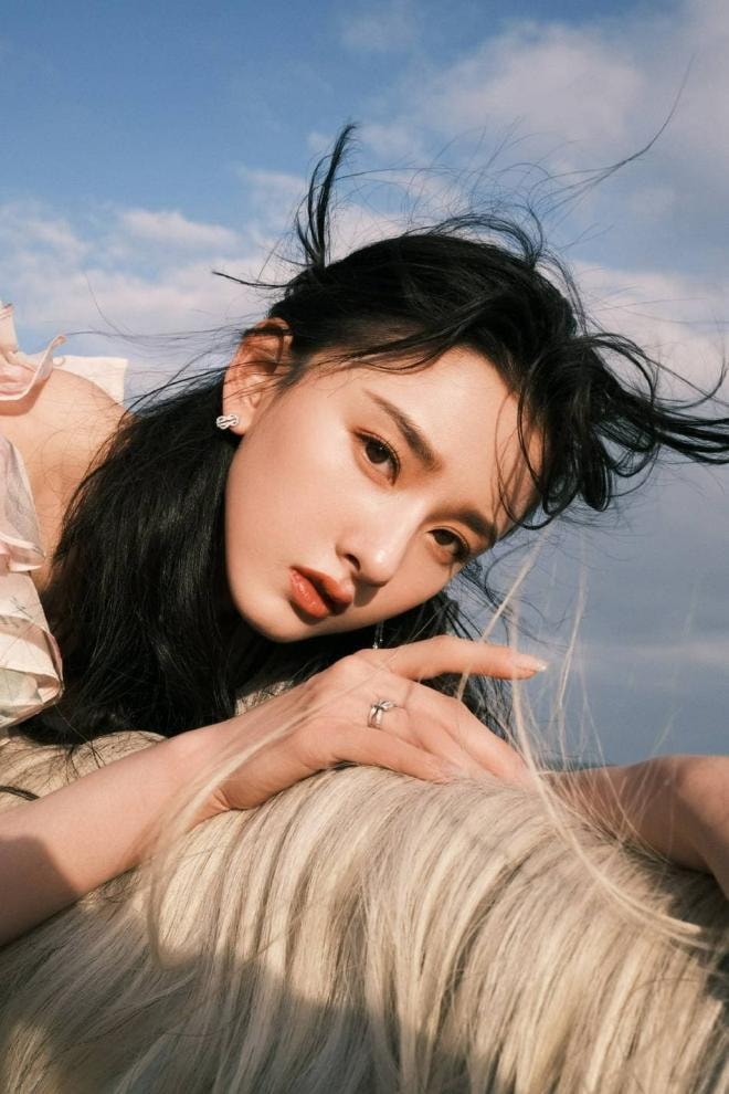 'Cậu bé' Na Tra đáng yêu ngày nào giờ đã lớn, ảnh mới xinh đẹp gợi cảm khiến dân mạng trầm trồ, nhan sắc được nhận xét sánh ngang Trương Bá Chi 10