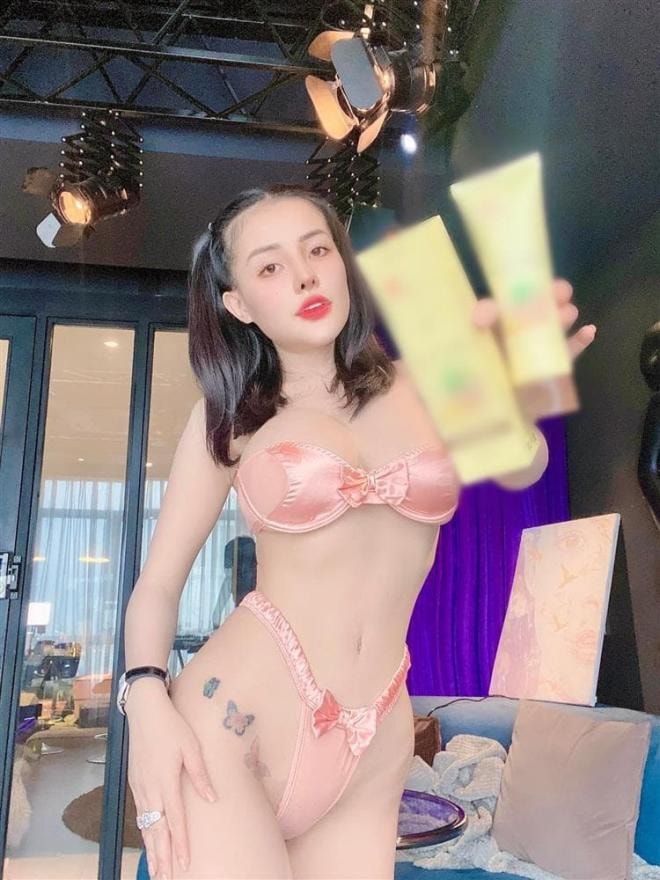 ngan-98-dien-bikini-be-teo-teo-khoe-loat-hinh-xam-cho-hiem-hoc-gay-phan-cam-nang-4-ngoisaovn-w750-h1000 0