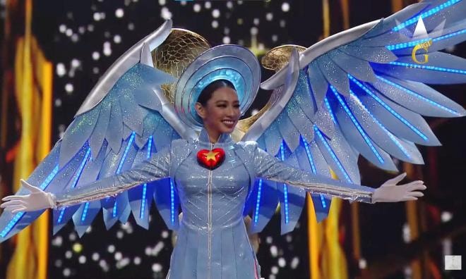 thuy-tien-miss-grand-noi-gi-ve-su-co-trang-phuc-dem-thi-national-costume_51577.jpg 0
