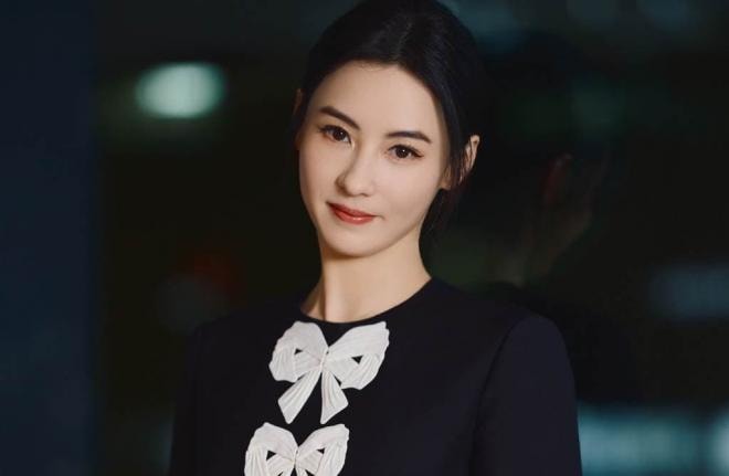 Trương Bá Chi livestream bán hàng để nuôi con, nhan sắc tuổi 41 đẹp như mơ nhưng hành động 'đụng chạm' trai trẻ trên sóng gây tranh cãi 6