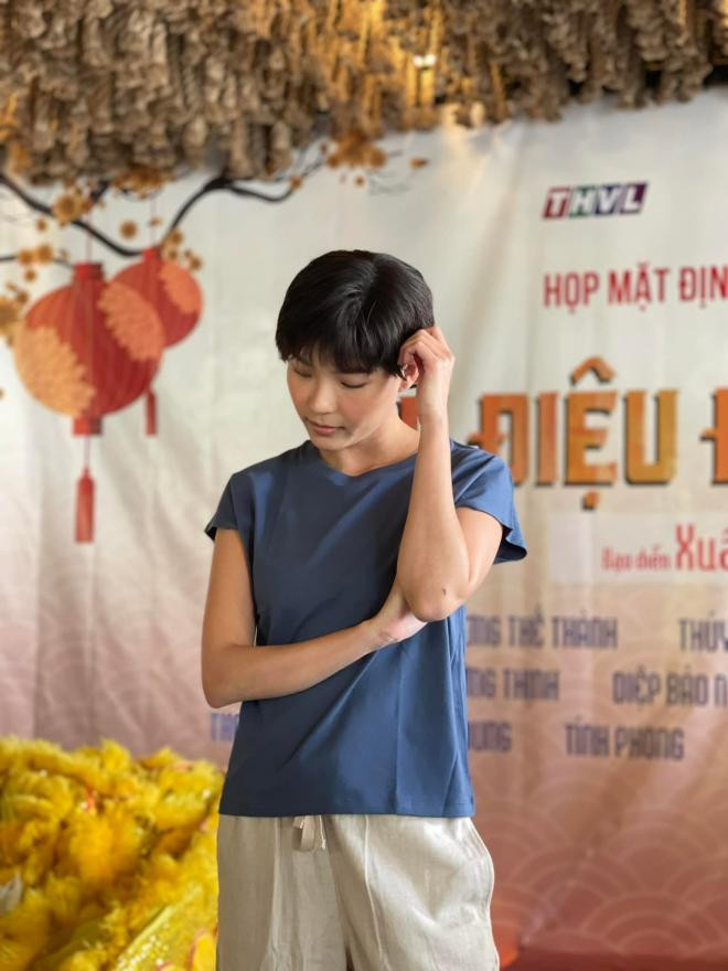 thuy-diem-khoe-thang-tay-xuong-toc-tomboy-luong-the-thanh-tuyen-bo-cho-ra-duong-ngu-4-ngoisaovn-w1536-h2048 3