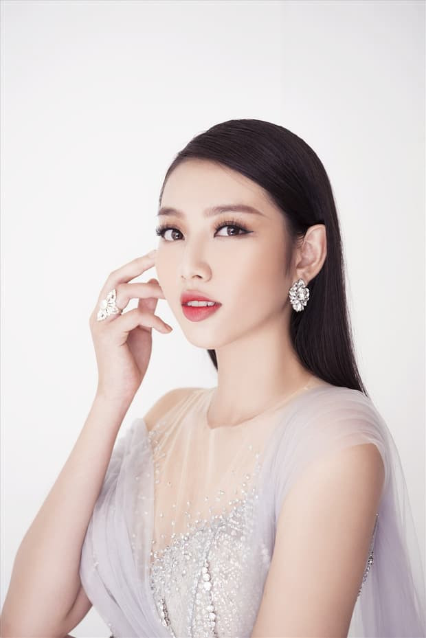 nhan-sac-doi-thuong-va-thuo-day-thi-cua-tan-miss-grand-international-2021-thuy-tien-lieu-co-lung-linh-6-ngoisaovn-w620-h929 0 nhan-sac-doi-thuong-va-thuo-day-thi-cua-tan-miss-grand-international-2021-thuy-tien-lieu-co-lung-linh-6-ngoisaovn-w620-h929 0