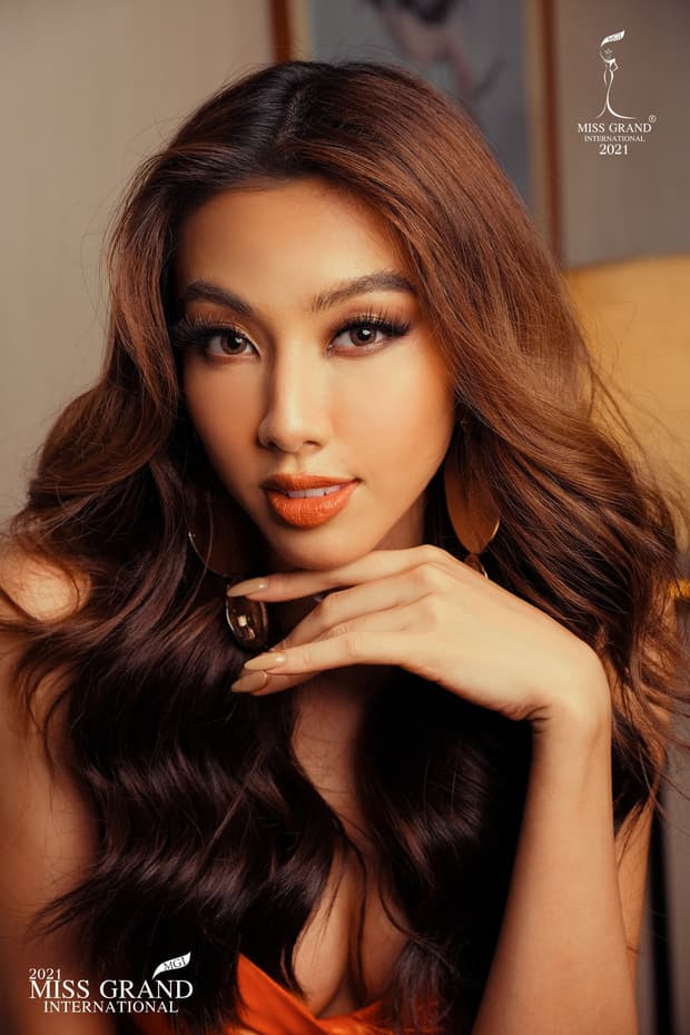 nhan-sac-doi-thuong-va-thuo-day-thi-cua-tan-miss-grand-international-2021-thuy-tien-lieu-co-lung-linh-7-ngoisaovn-w620-h930 1 nhan-sac-doi-thuong-va-thuo-day-thi-cua-tan-miss-grand-international-2021-thuy-tien-lieu-co-lung-linh-7-ngoisaovn-w620-h930 1