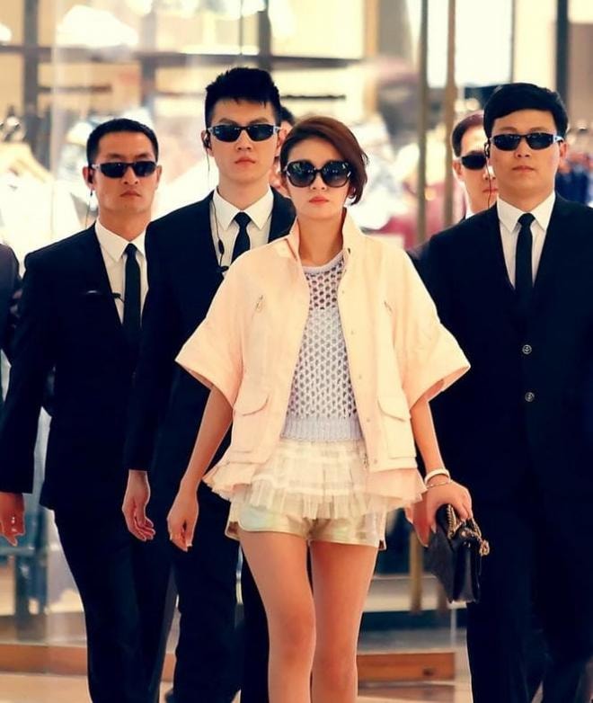Lấy đại gia để 'trả thù' Từ Hy Viên, 'Triệu Mẫn' An Dĩ Hiên lại đón tin dữ khi báo Hong Kong tiết lộ CEO Trần Vinh Luyện bị truy tố  10